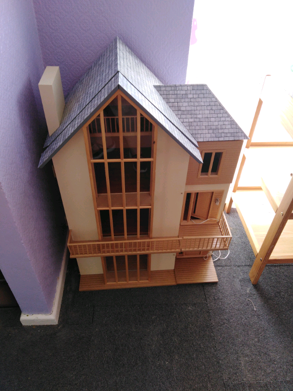 lake view dolls house